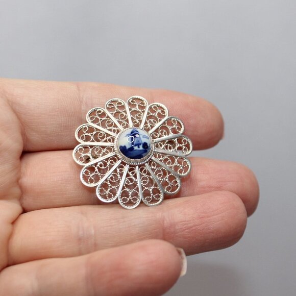 Vintage 925 Silver Delft Unsigned Porcelain Windmill Filigree Brooch Pin - Picture 2 of 8